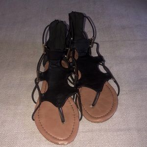 Women's Gladiator Open Toe Flat Sandal w Elastic Cord String & Metal Detail